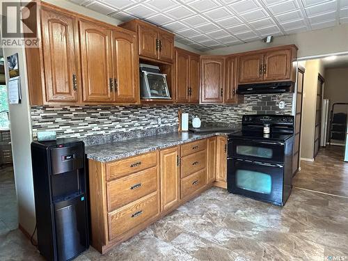 301 Tavistock Avenue, Torquay, SK - Indoor Photo Showing Kitchen