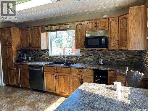 301 Tavistock Avenue, Torquay, SK - Indoor Photo Showing Kitchen With Double Sink