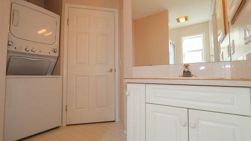 2775 Rotary Drive, Kimberley, BC - Indoor Photo Showing Laundry Room