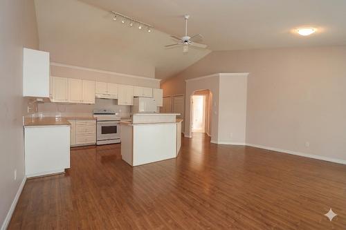 2775 Rotary Drive, Kimberley, BC - Indoor Photo Showing Kitchen
