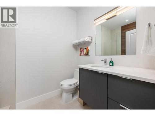 251 Predator Ridge Drive Unit# 42, Vernon, BC - Indoor Photo Showing Bathroom