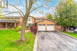 1004 ROXBOROUGH DRIVE Oakville, ON L6M 1E3
