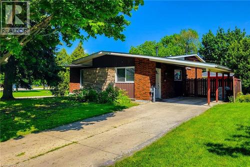 Single-story residence featuring a brick and stone facade - 1 Vera Court, Hamilton, ON - Outdoor