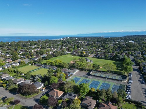 #4-2100 Allenby St, Oak Bay, BC 