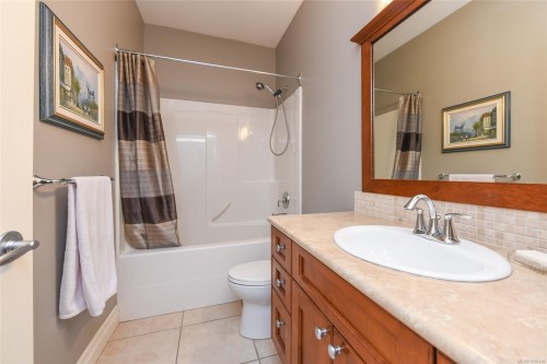 #2-2300 Murrelet Dr, Comox, BC 