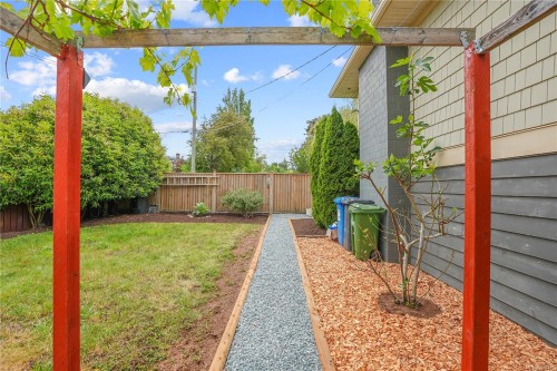 2112 Pentland Rd, Oak Bay, BC 