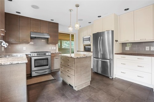 2112 Pentland Rd, Oak Bay, BC 
