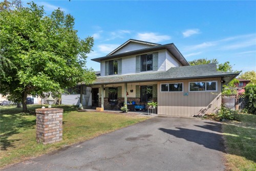 1591 Sharon Pl, Parksville, BC 