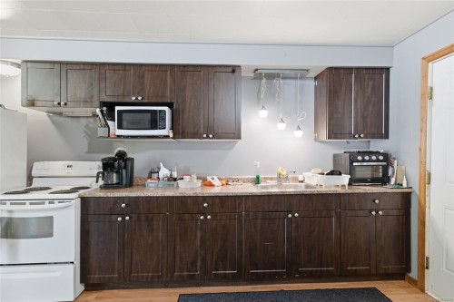 5148 Mary St, Port Alberni, BC - Indoor Photo Showing Kitchen