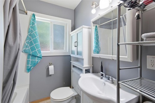 5148 Mary St, Port Alberni, BC - Indoor Photo Showing Bathroom