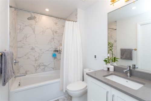 #105-745 Travino Lane, Saanich, BC - Indoor Photo Showing Bathroom