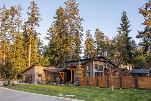 593 Downey Rd, North Saanich, BC 