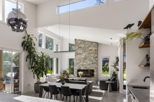 593 Downey Rd, North Saanich, BC 