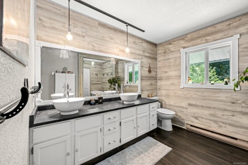 2468 Endall Rd, Black Creek, BC 
