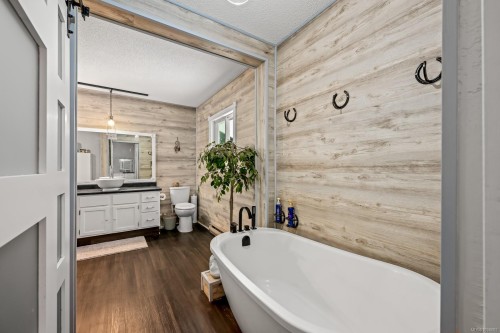 2468 Endall Rd, Black Creek, BC 