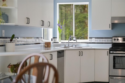 7000 Maple Park Terr, Sooke, BC 