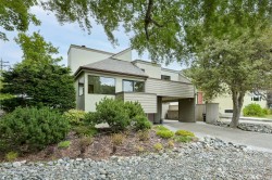 558 Dallas Rd  Victoria, BC V8V 1B4