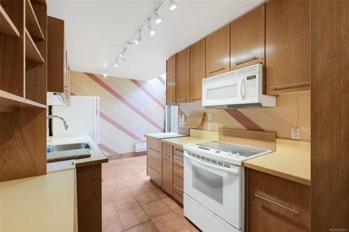 558 Dallas Rd, Victoria, BC - Indoor Photo Showing Kitchen