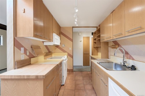 558 Dallas Rd, Victoria, BC - Indoor Photo Showing Kitchen