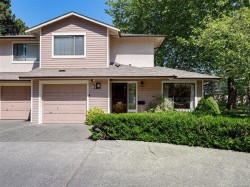 #2-1309 McKenzie Ave  Saanich, BC V8P 2M1