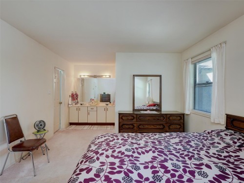 #2-1309 Mckenzie Ave, Saanich, BC 