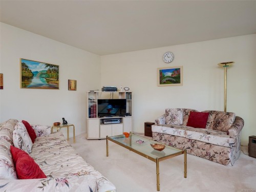 #2-1309 Mckenzie Ave, Saanich, BC 