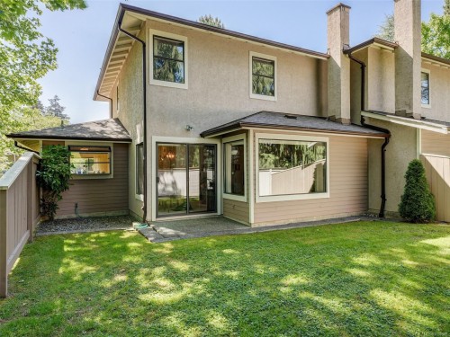 #2-1309 Mckenzie Ave, Saanich, BC 