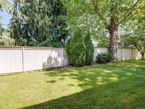 #2-1309 Mckenzie Ave, Saanich, BC 