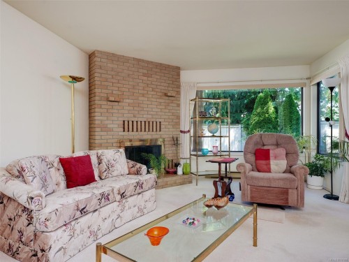 #2-1309 Mckenzie Ave, Saanich, BC 