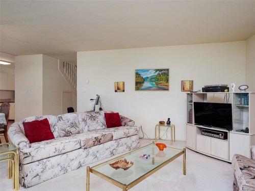 #2-1309 Mckenzie Ave, Saanich, BC 