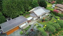 3881 Charlton Dr Qualicum Beach, BC V9K 1Z3