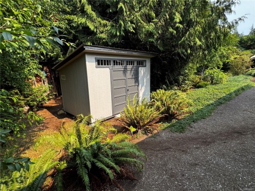 3881 Charlton Dr, Qualicum Beach, BC 