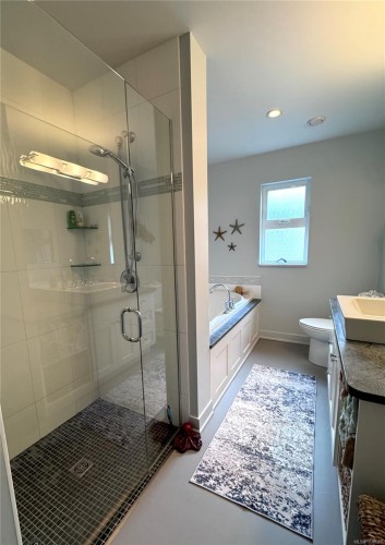 3881 Charlton Dr, Qualicum Beach, BC 