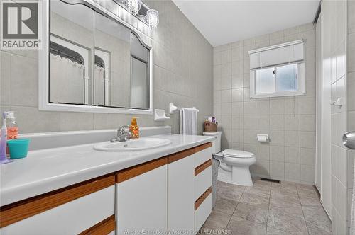 8492 Jerome, Windsor, ON - Indoor Photo Showing Bathroom