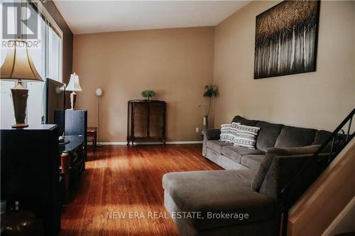 1 Vera Court, Hamilton, ON - Indoor Photo Showing Living Room