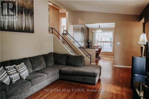 1 Vera Court, Hamilton, ON - Indoor Photo Showing Living Room