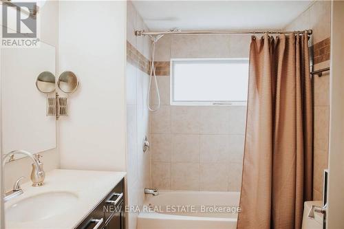 1 Vera Court, Hamilton, ON - Indoor Photo Showing Bathroom