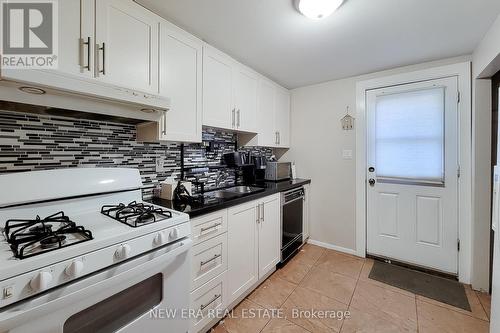 1 Vera Court, Hamilton, ON - Indoor Photo Showing Kitchen