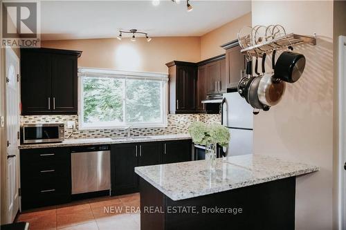 1 Vera Court, Hamilton, ON - Indoor Photo Showing Kitchen