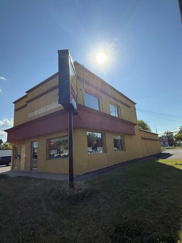 Front of Structure - 13997 Rue Notre-Dame E., Montréal (Rivière-Des-Prairies/Pointe-Aux-Trembles), QC - Outdoor