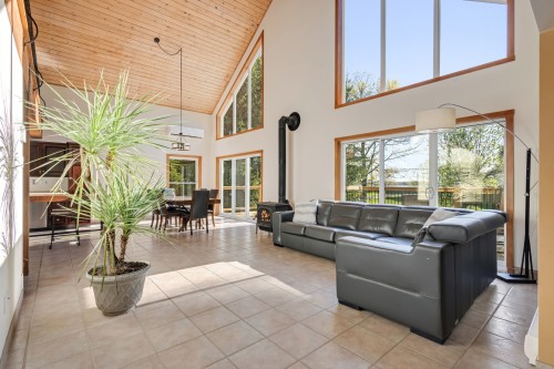 Salon - 600 Ch. Lakeside, Lac-Brome, QC 