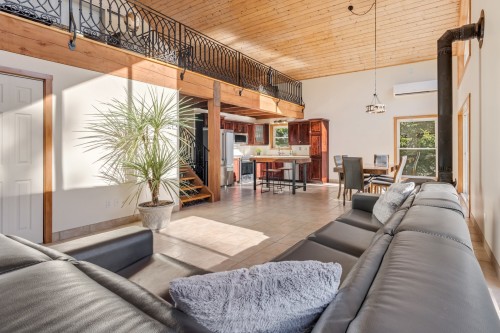 Salon - 600 Ch. Lakeside, Lac-Brome, QC 