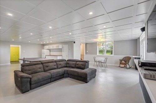 Salle familiale - 600 Ch. Lakeside, Lac-Brome, QC 