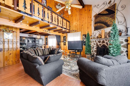 Living Room - 330  - 330A Rue De L'Edelweiss, Sainte-Agathe-Des-Monts, QC - Indoor With Fireplace