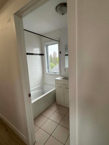 Bathroom - B-58 Rue Jubinville, Laval (Pont-Viau), QC - Indoor Photo Showing Bathroom