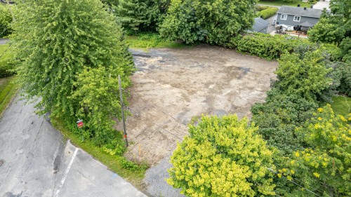 Exterior - Rue Dupuis, Saint-Jean-Sur-Richelieu, QC 