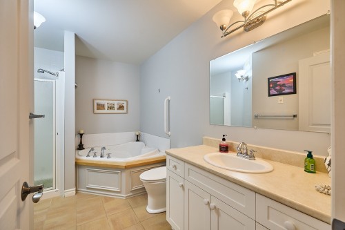 Bathroom - 309 Av. Du Manoir, Saint-Donat, QC - Indoor Photo Showing Bathroom