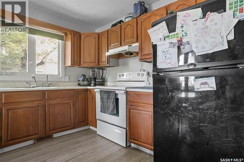 18 Hyland Crescent, Regina, SK - Indoor Photo Showing Kitchen