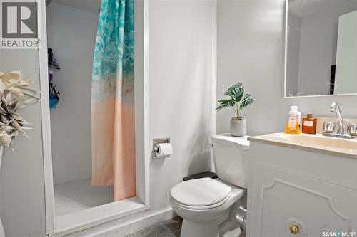 18 Hyland Crescent, Regina, SK - Indoor Photo Showing Bathroom