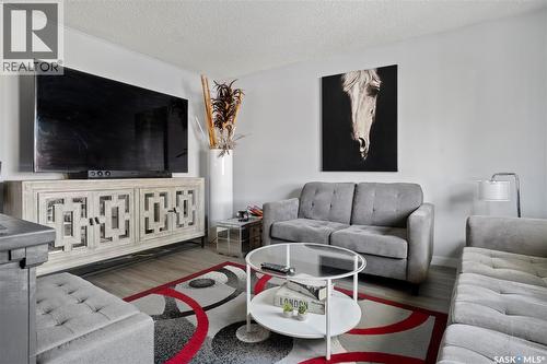 18 Hyland Crescent, Regina, SK - Indoor Photo Showing Living Room